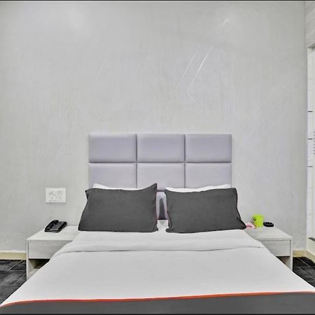 Hotel Unicorn, Surat Exterior photo