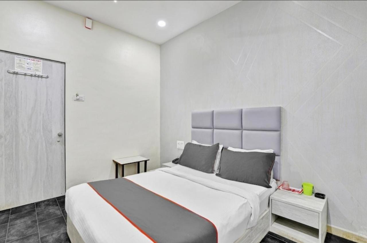 Hotel Unicorn, Surat Exterior photo